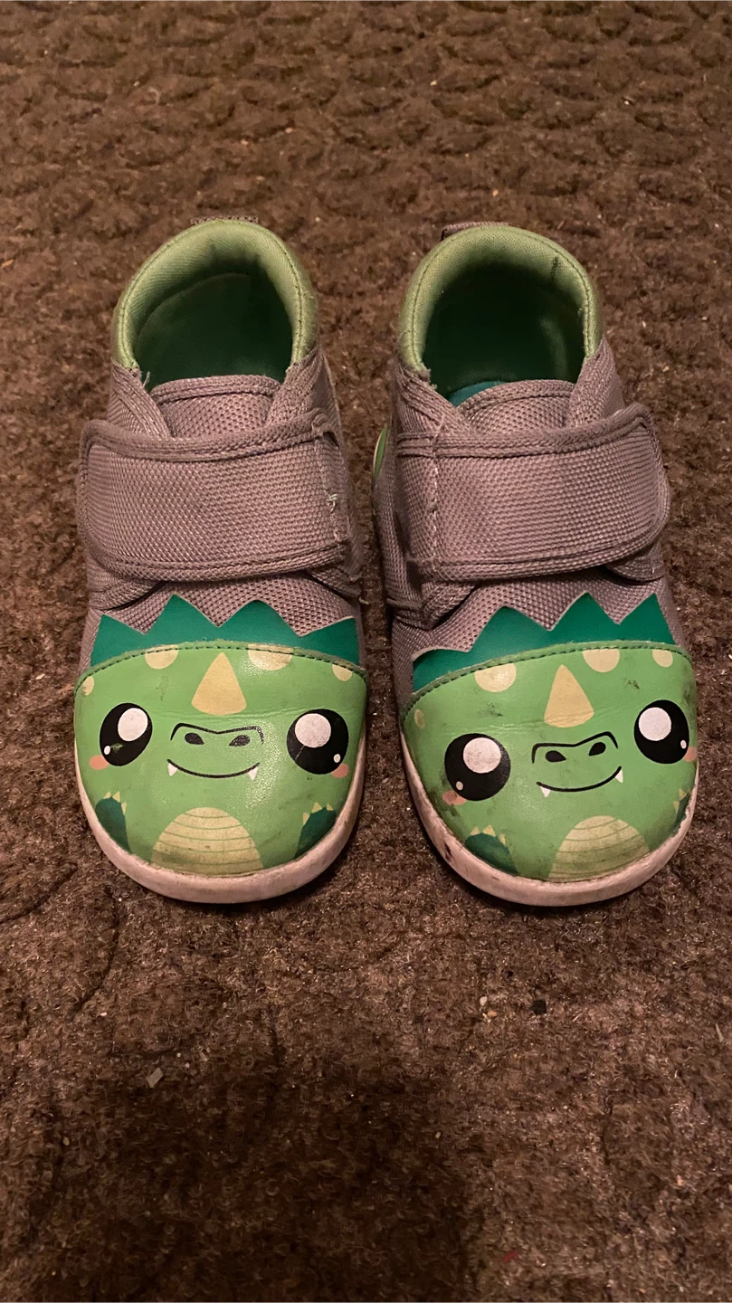 Ikiki Toddler Dinosaur Hook and Loop Sneakers Size 7