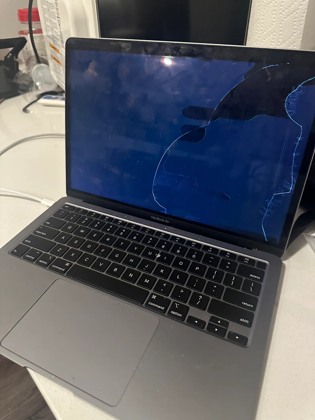 MacBook Air 2020 (Screen Damaged)
