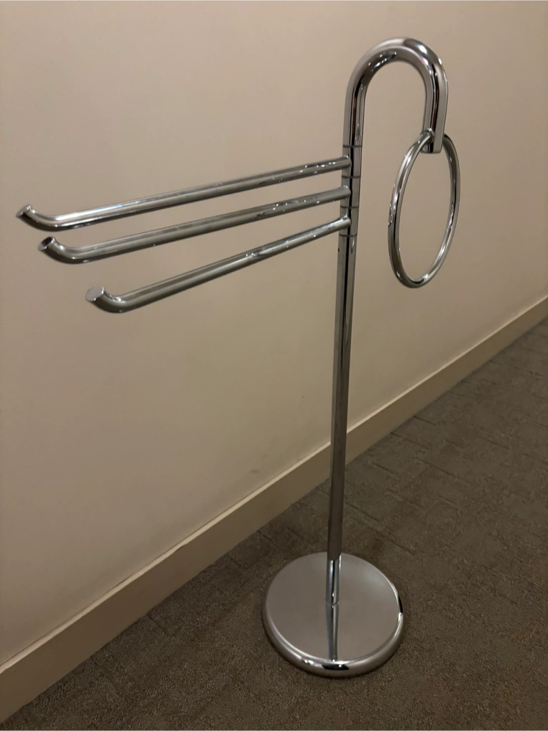 Chrome frestanding towel rack - mint condition - photo 3