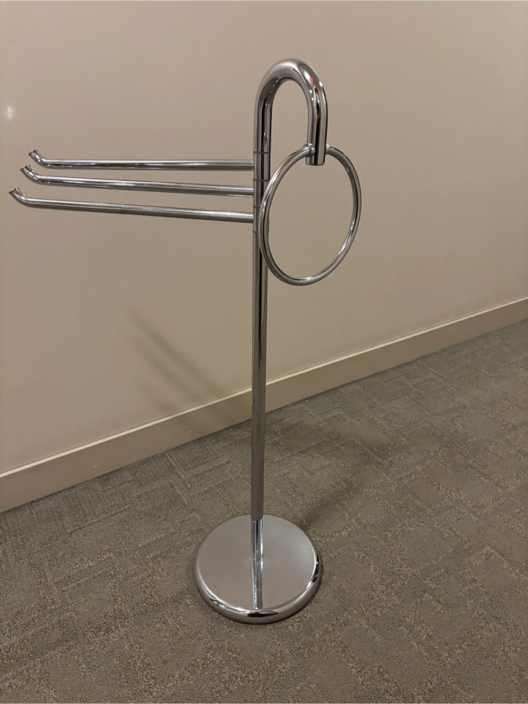 Chrome frestanding towel rack - mint condition - photo 2