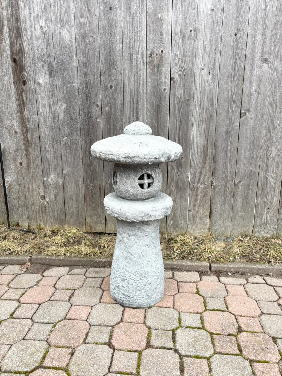 Heavy garden pagoda lantern statue