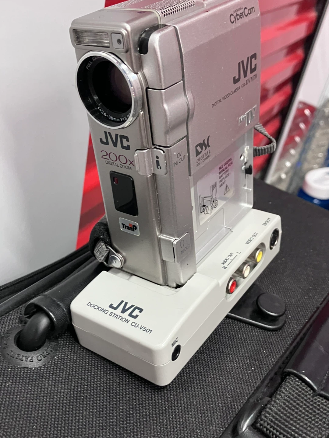 JVC GR-DVM70 Camcorder - photo 4