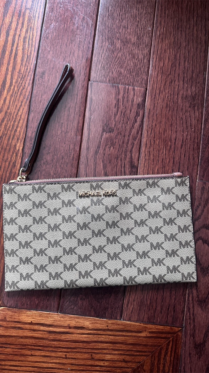 Michael Kors MK Signature Wristlet Pouch