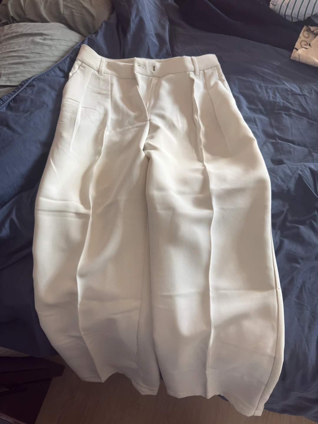 Banana Republic Pleated Wide Leg Pants - Size 8 Petite