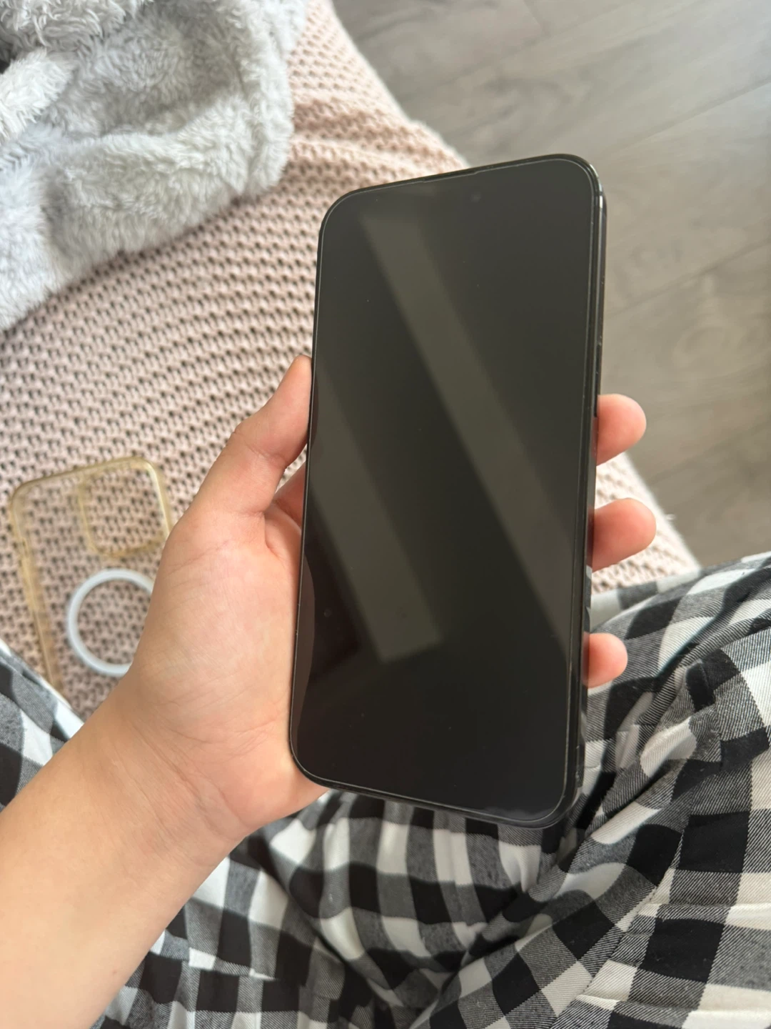 iPhone 14 Pro Max + case + cable