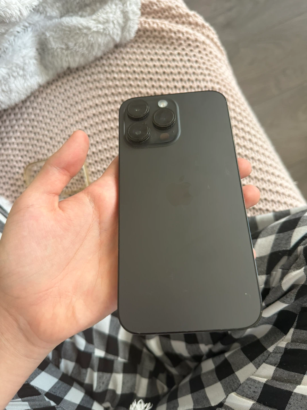 iPhone 14 Pro Max + case + cable - photo 3