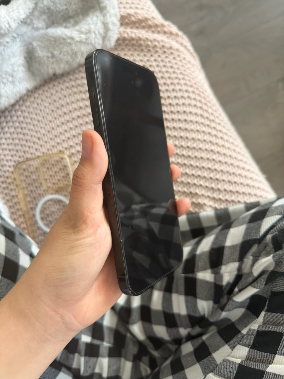 iPhone 14 Pro Max + case + cable - photo 2