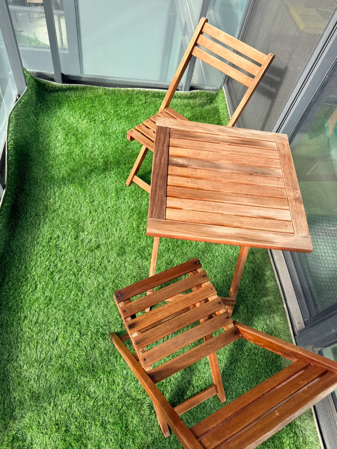 Wayfair Wooden Bistro Set with Table and Two Chairs & the carpet - photo 3