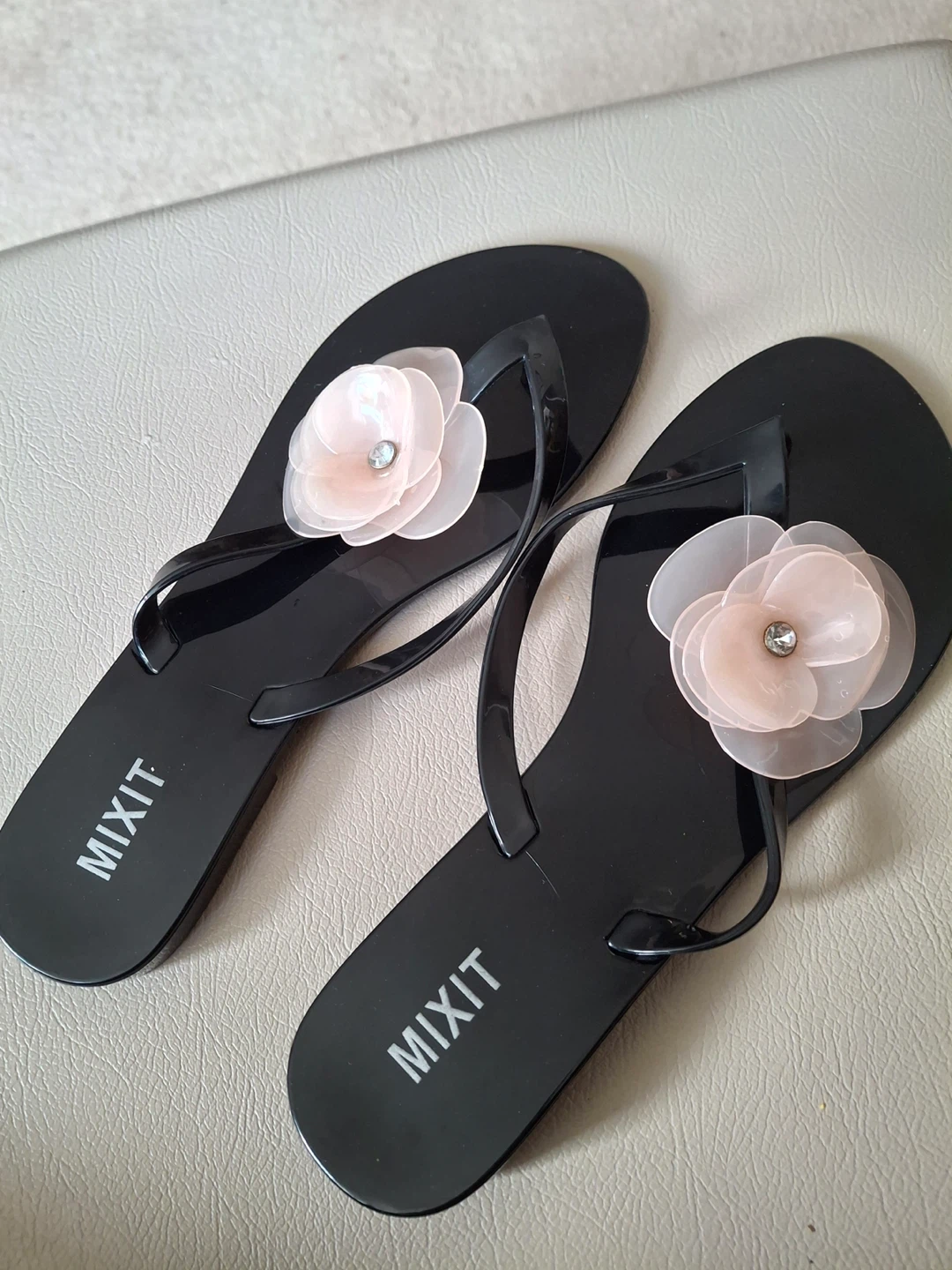 MIXIT black flip flops with flower detail (never been worn)