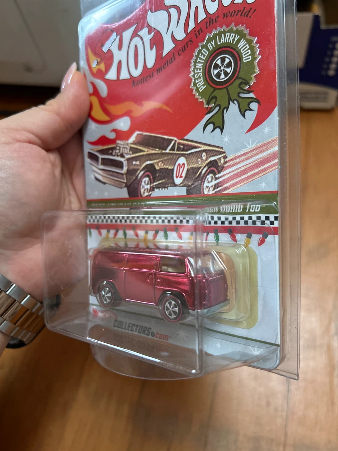 Hot Wheels 2002 Holiday Car Beach Bomb Too Red #4135/10000 - photo 3