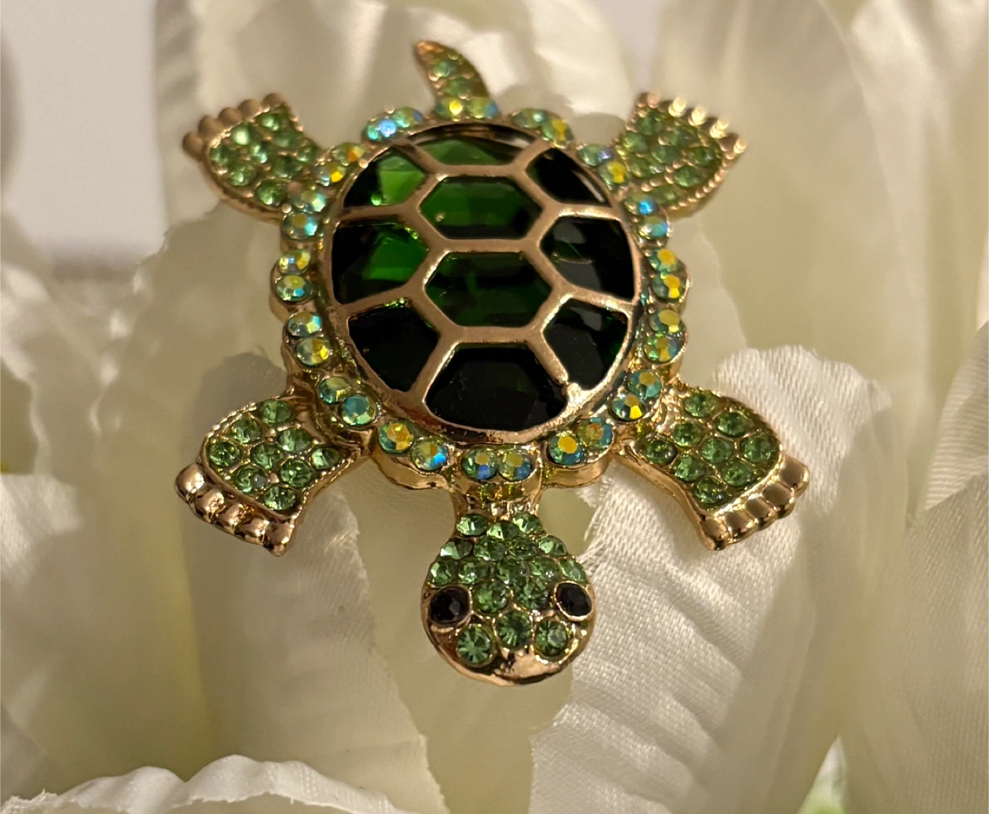 Gorgeous Sparkly Green Turtle Brooch