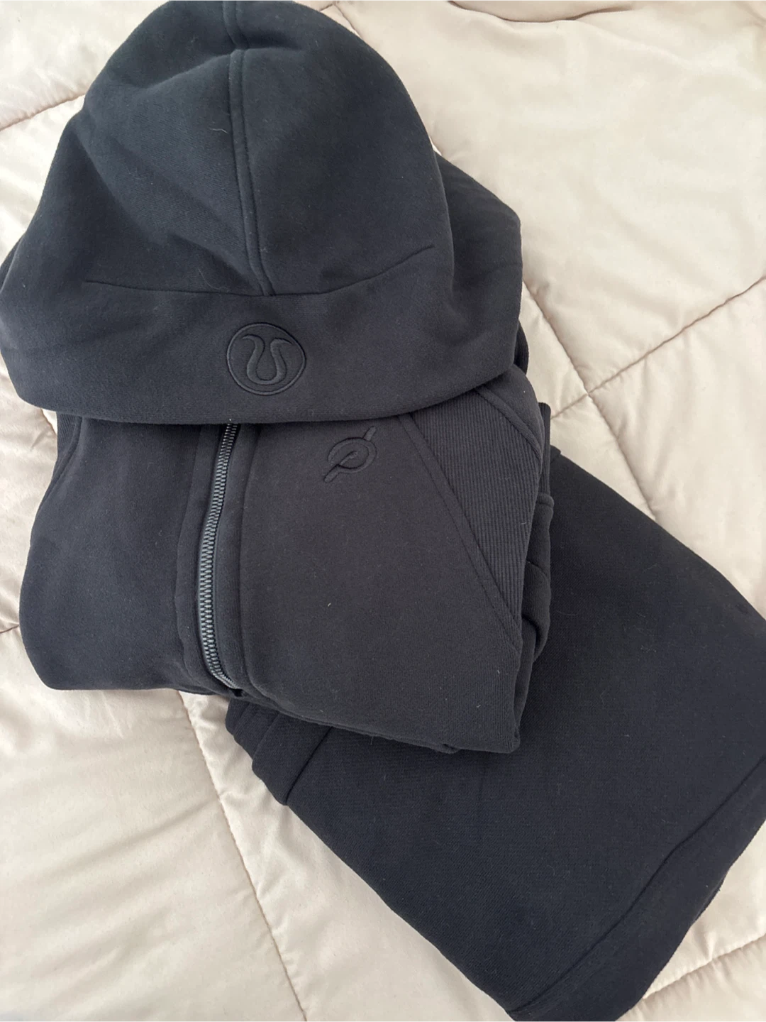 Lululemon Black Athleisure scuba Set