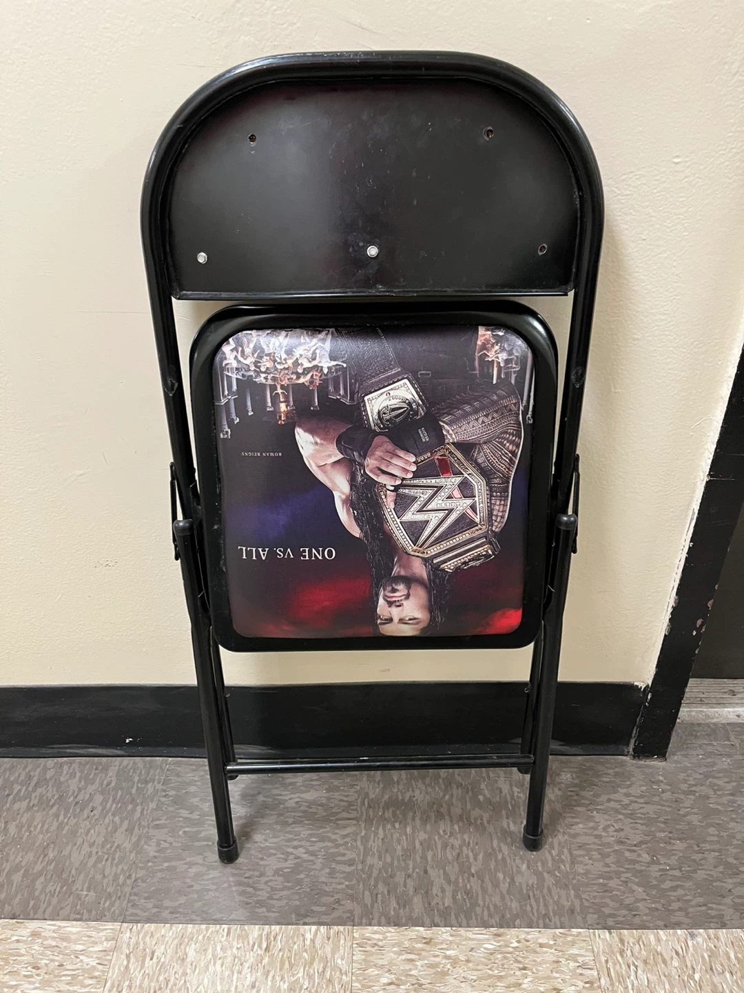 WWE Royal Rumble 2016 Folding Chair Roman Reigns - photo 4