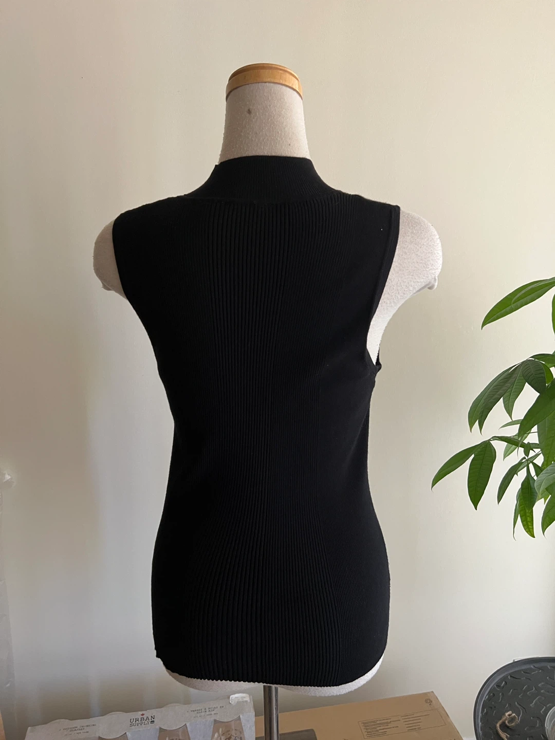 Black Sleeveless Mock Neck Ribbed Top - Medium - photo 2