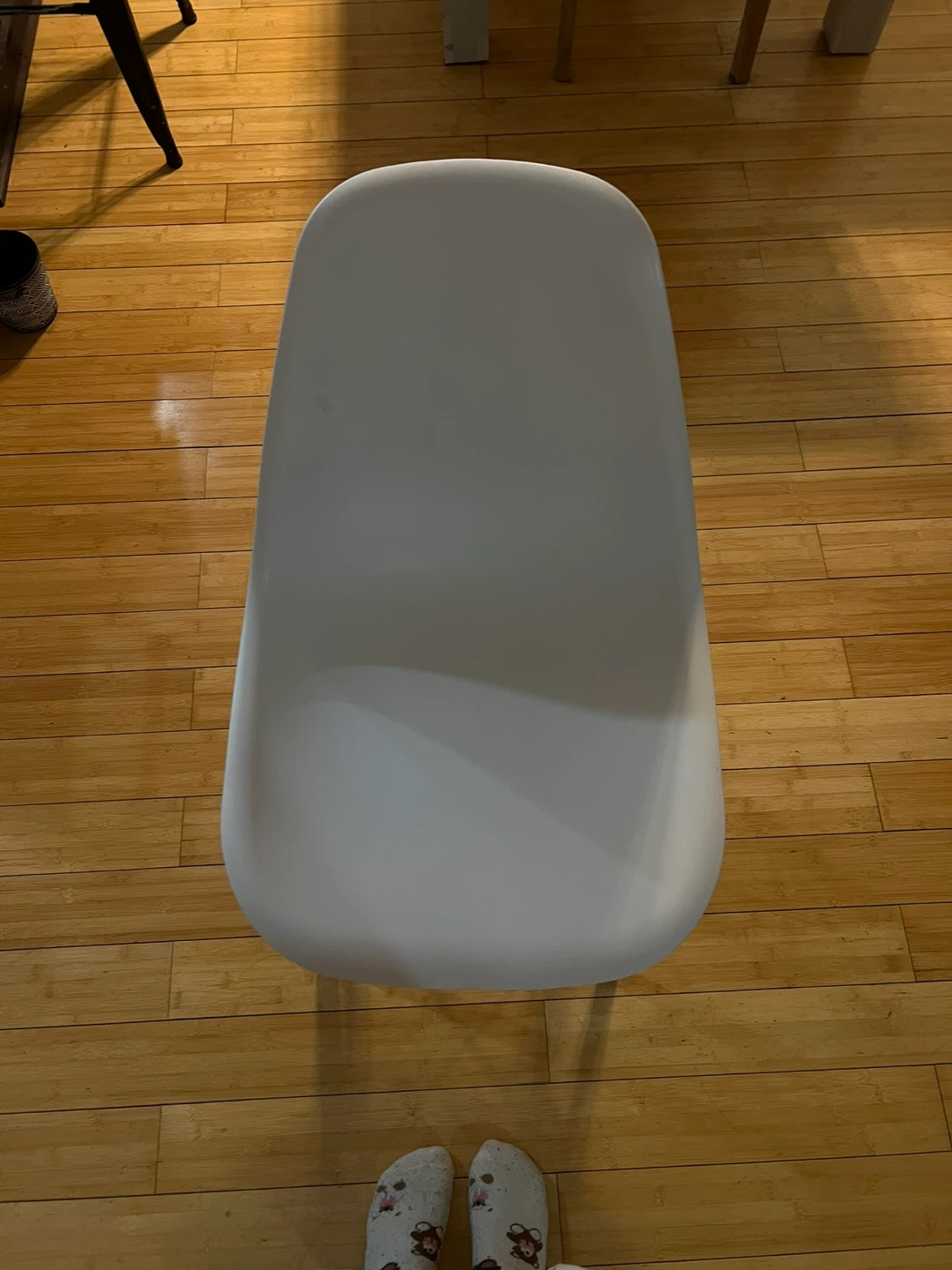 4 x 60 White Plastic Side Chair with Wood Legs - photo 4