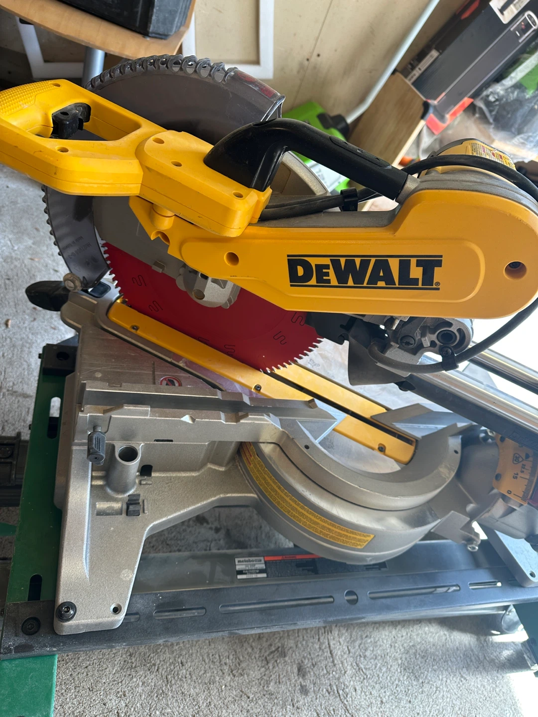 DEWALT 12" Sliding Compound Miter Saw DW779 - photo 2
