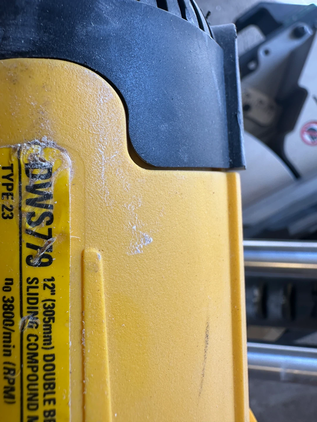 DEWALT 12" Sliding Compound Miter Saw DW779 - photo 4