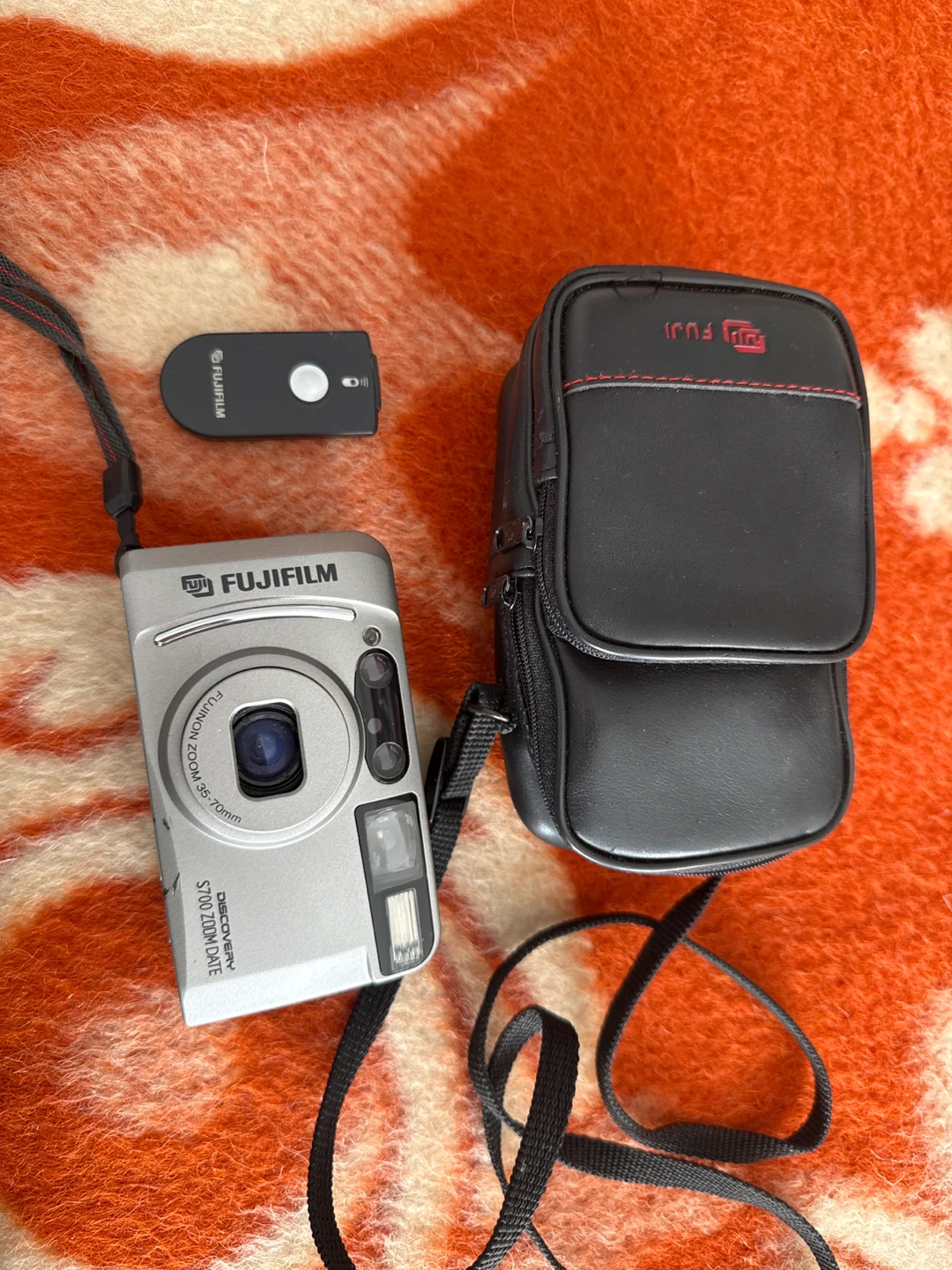 Fujifilm S70 Zoom Date Digital Camera with Case and Remote
