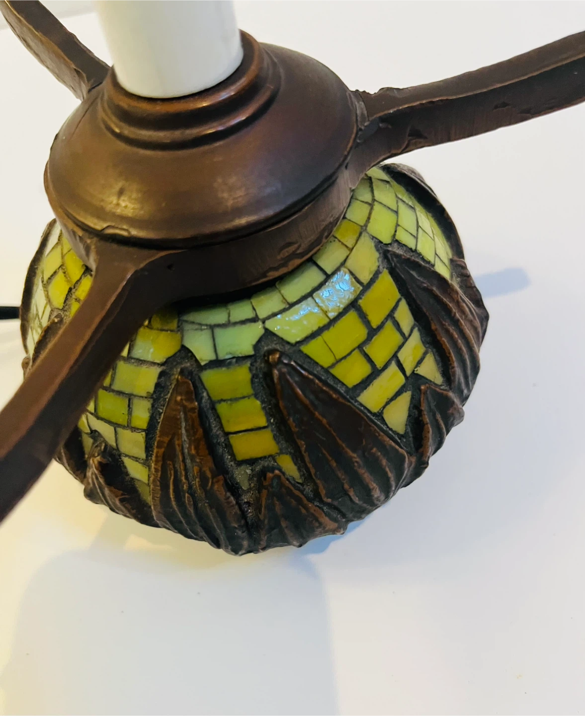 Curated antique Tiffany like petite lamp. - photo 3