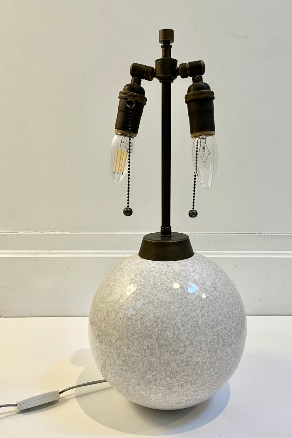 Gorgeous classic curated table lamp - photo 3