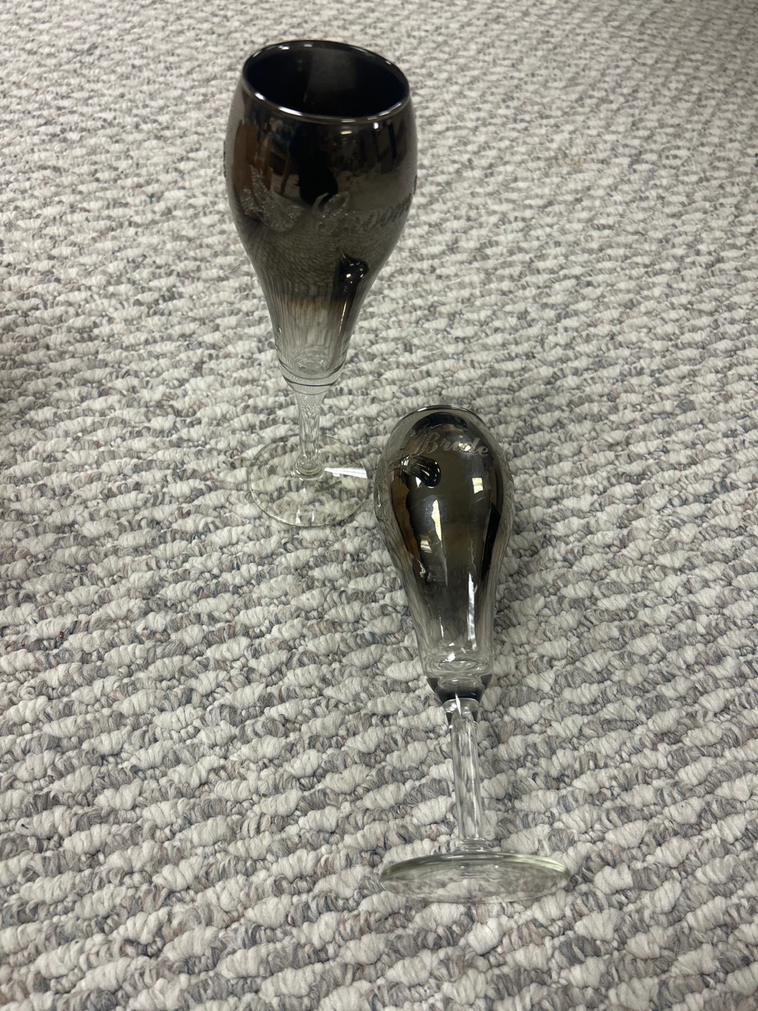Bride and Groom Champagne Flutes Set - photo 2