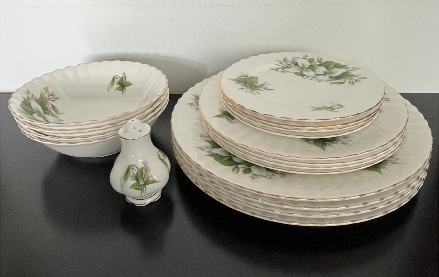 Royal Albert Trillium Bone China Dinnerware Set