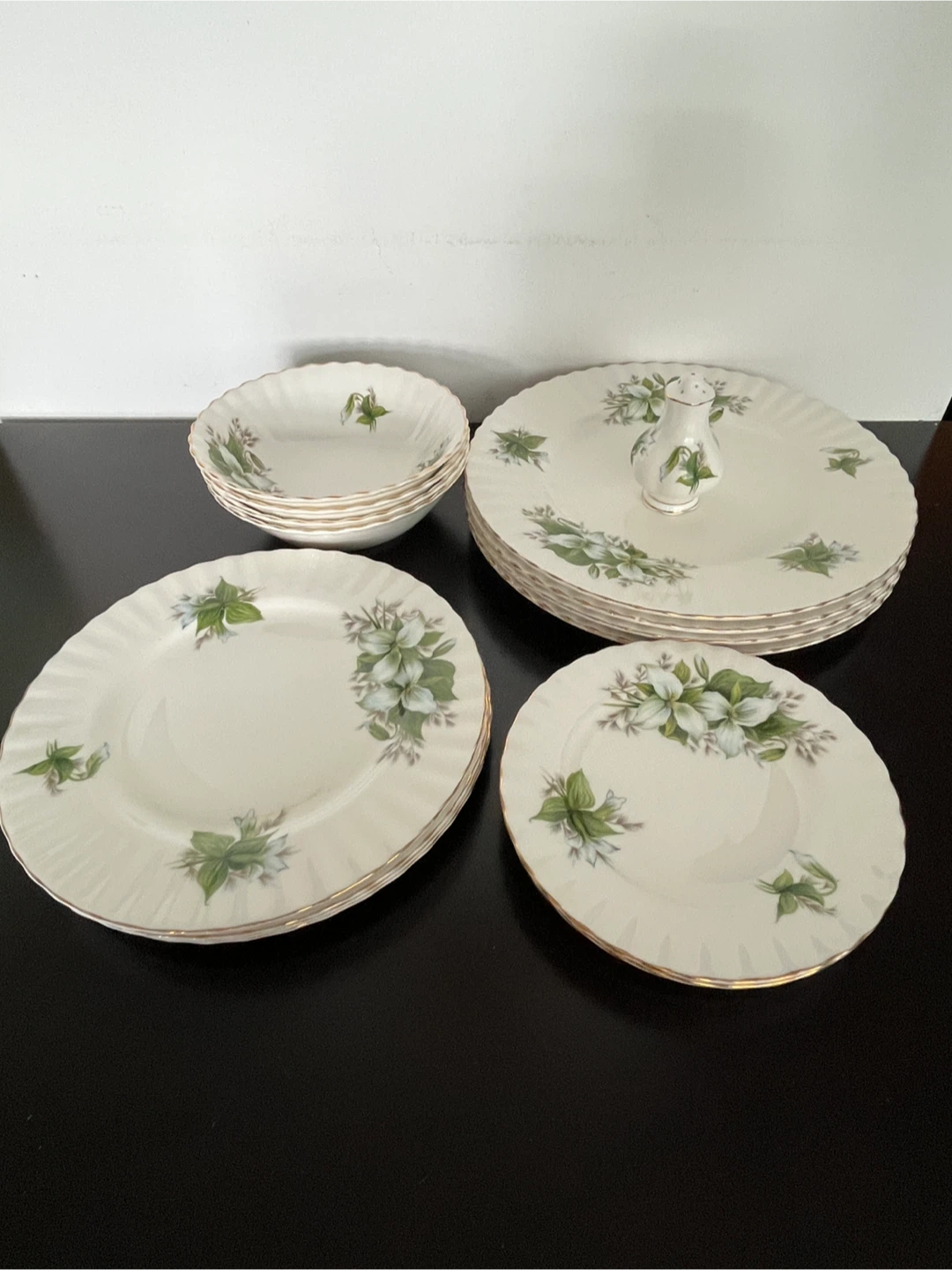 Royal Albert Trillium Bone China Dinnerware Set - photo 3