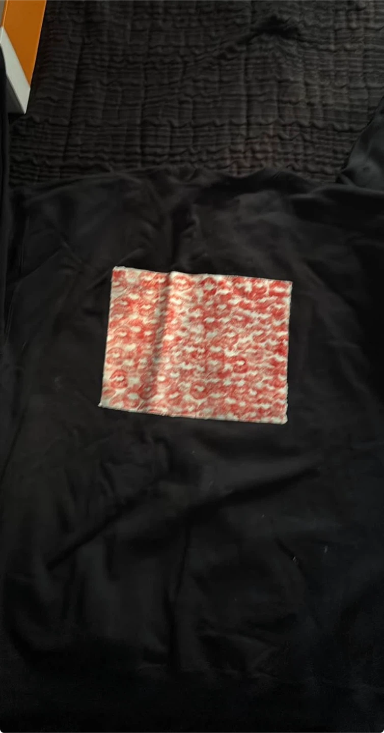Kiss sweatshirt for loved ones - photo 2