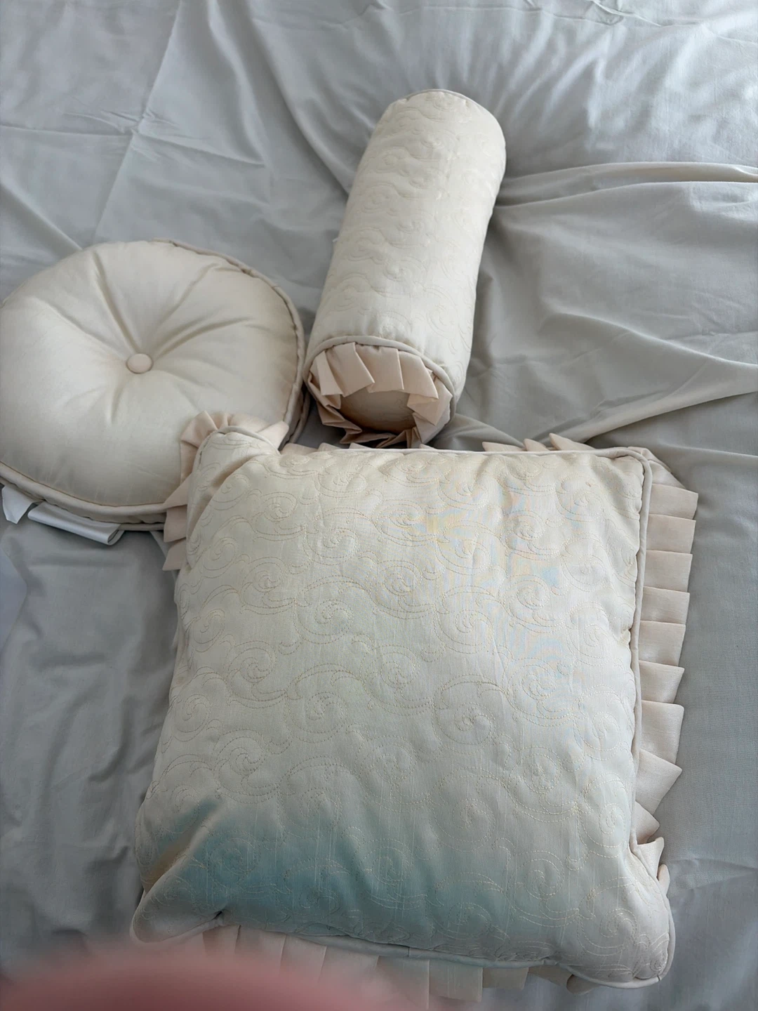 Cream Decorative Pillow Set - photo 2