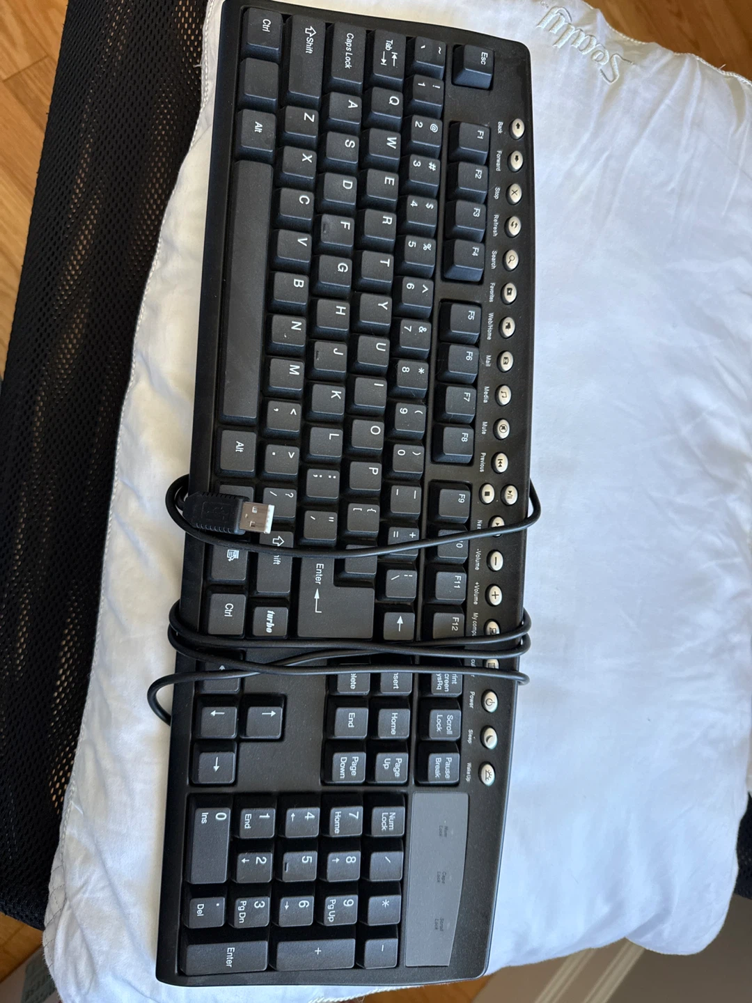🥕 Black Wired Keyboard with Numpad
