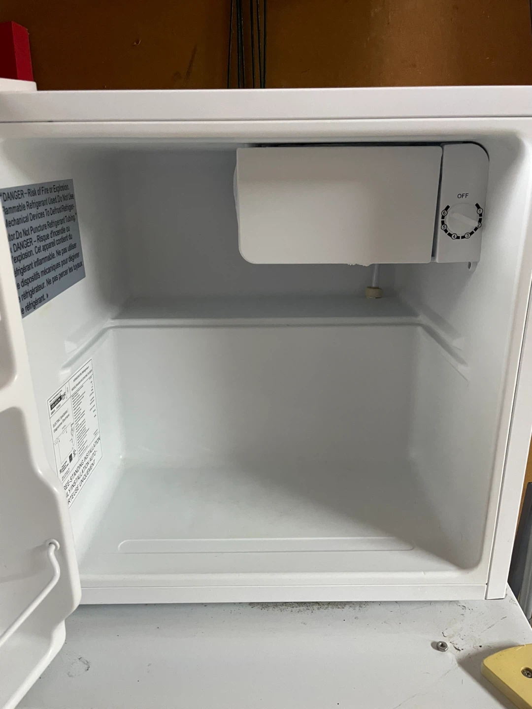 White Compact Refrigerator - photo 3