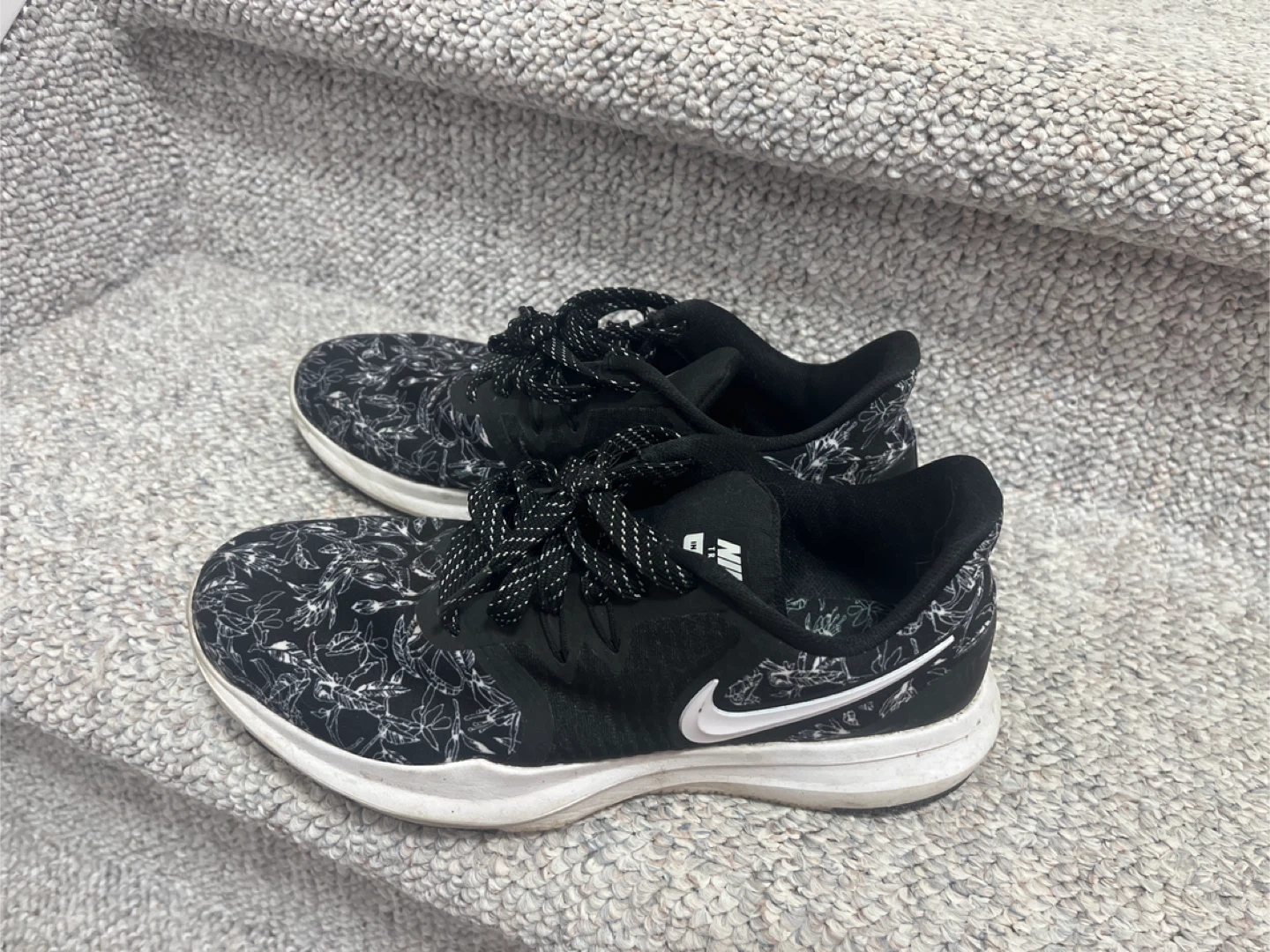 Nike Running Shoes - Black/White Floral Print