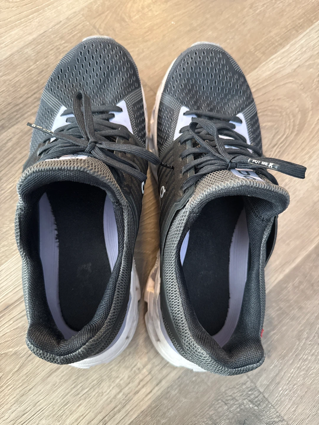 On Cloud Running Shoes - women’s Size US 9 - photo 3
