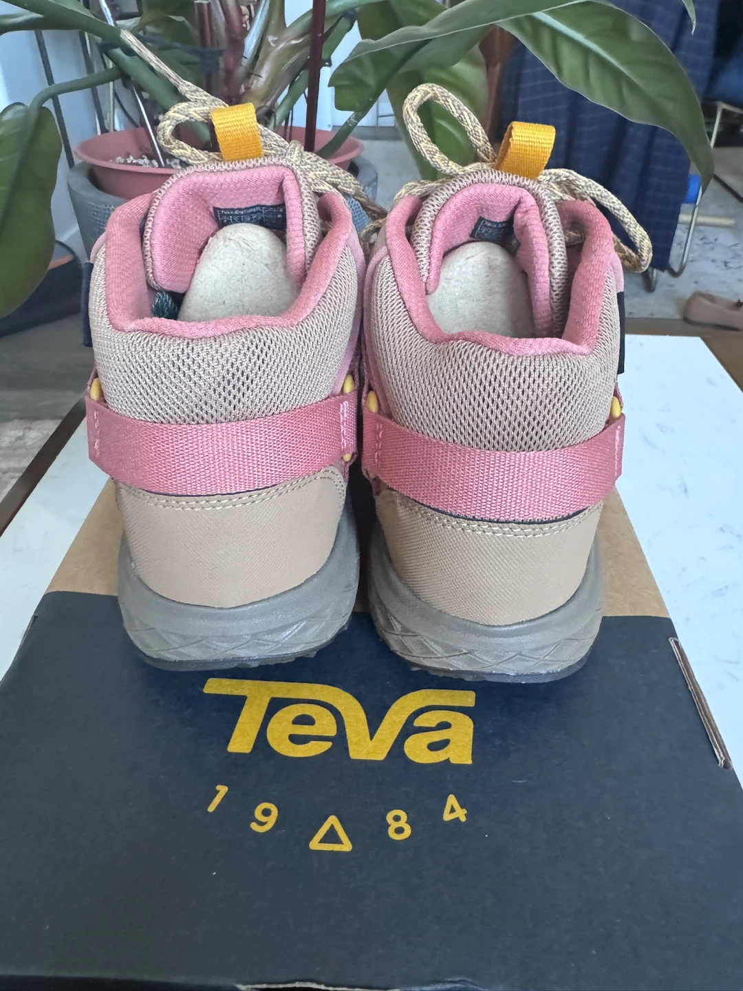 Teva Hiking Boots Size: Women’s 8.5 - photo 4