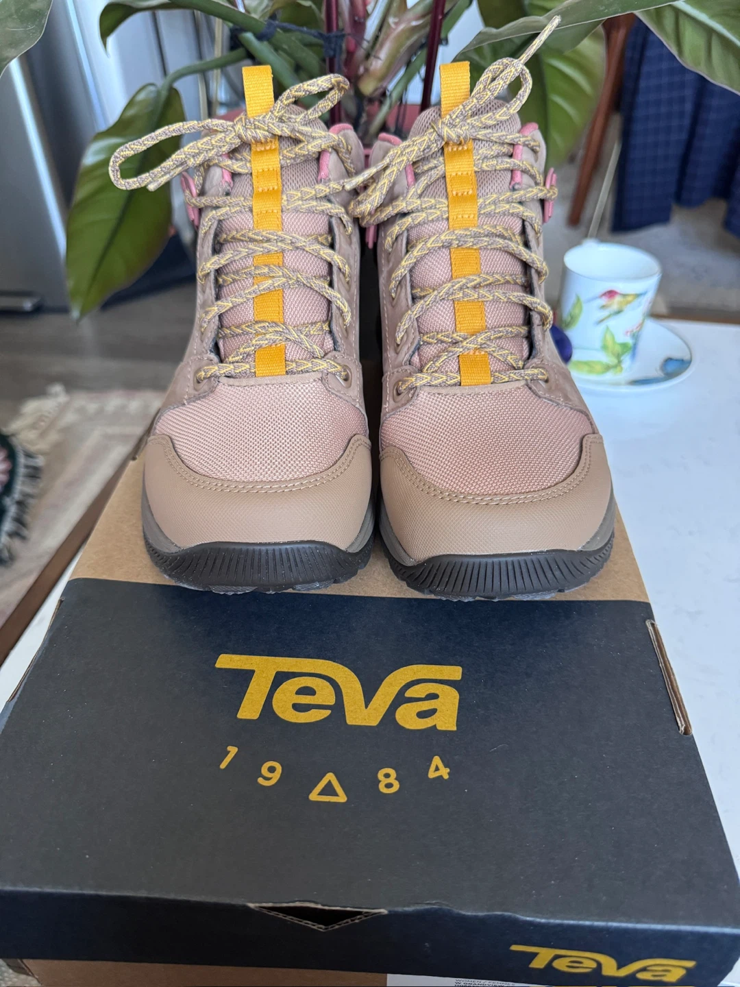 Teva Hiking Boots Size: Women’s 8.5