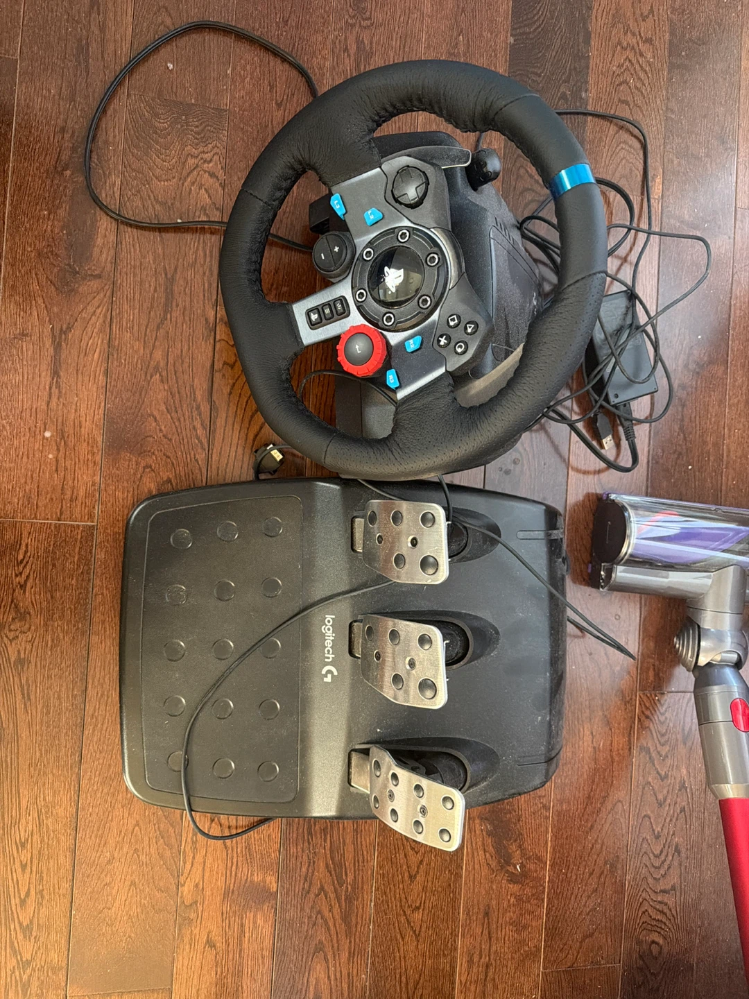 Logitech G29 Driving Force Racing Wheel and Pedals