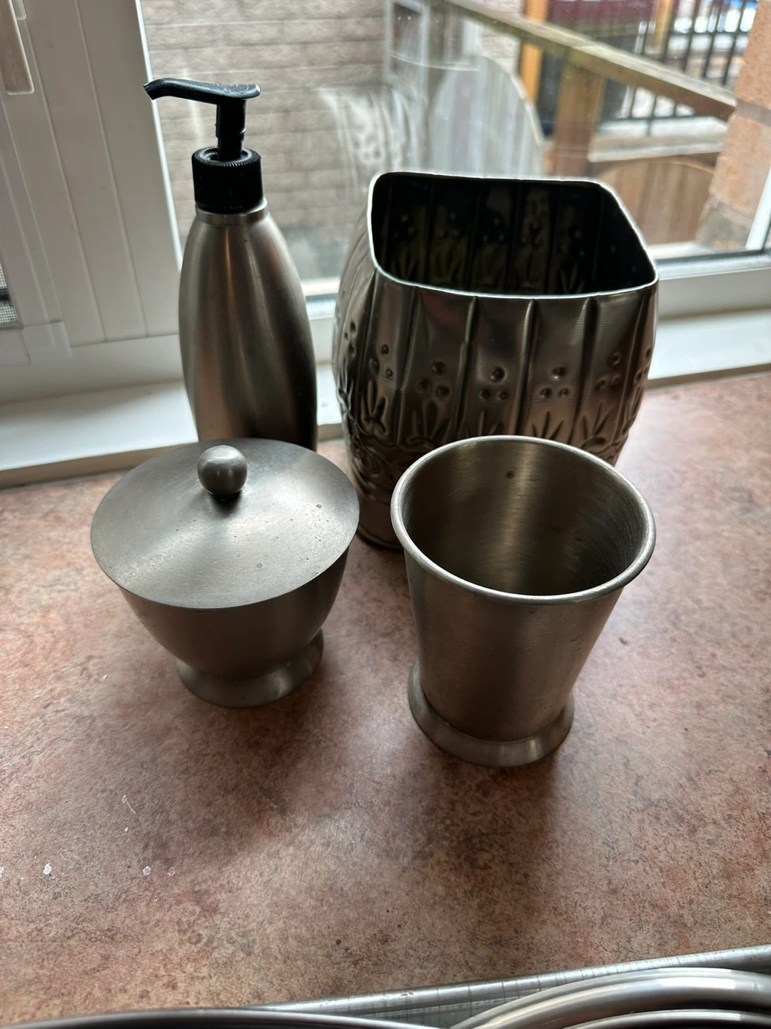 Decorative Metal Bathroom Set