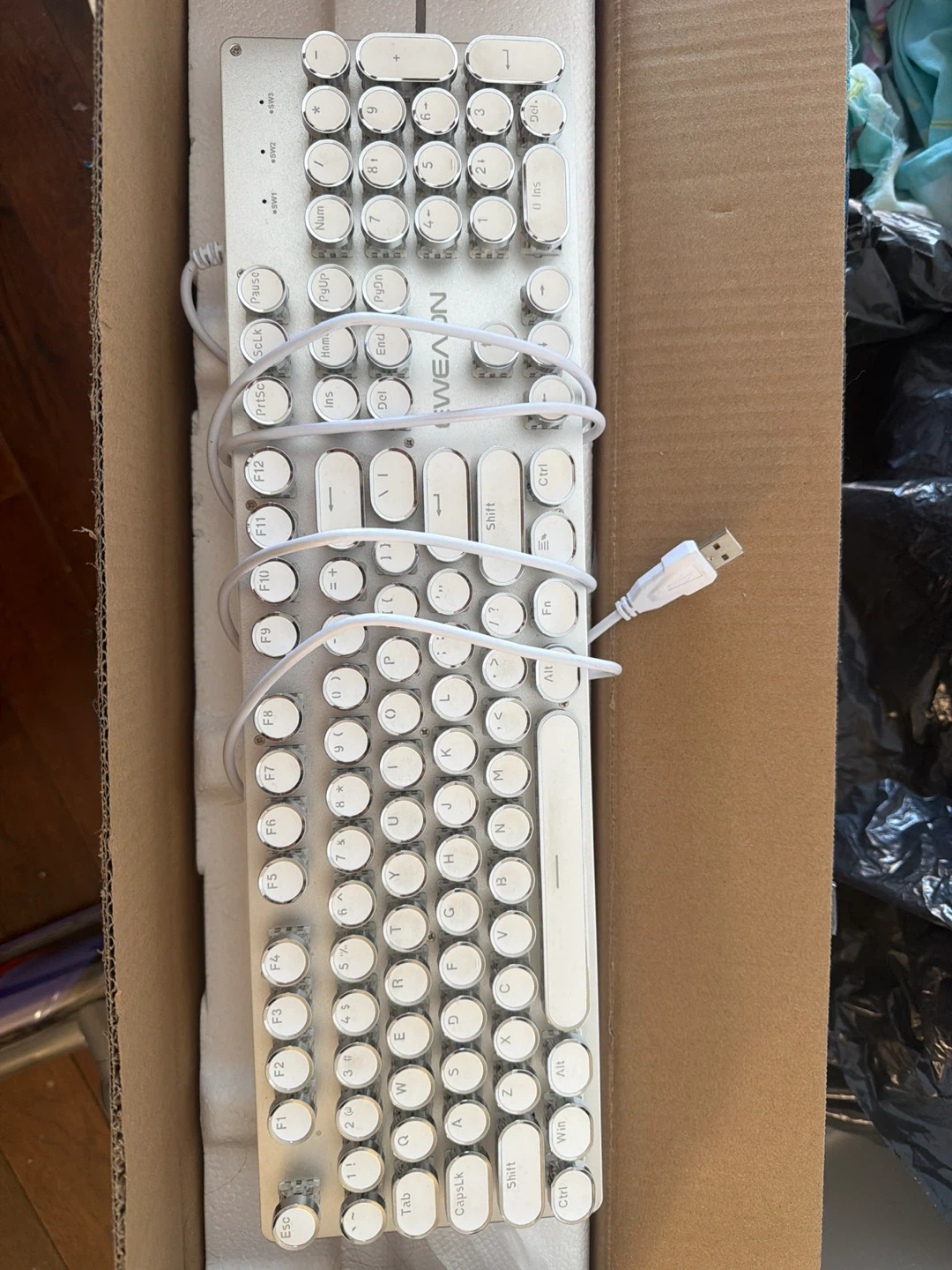 White wired keyboard