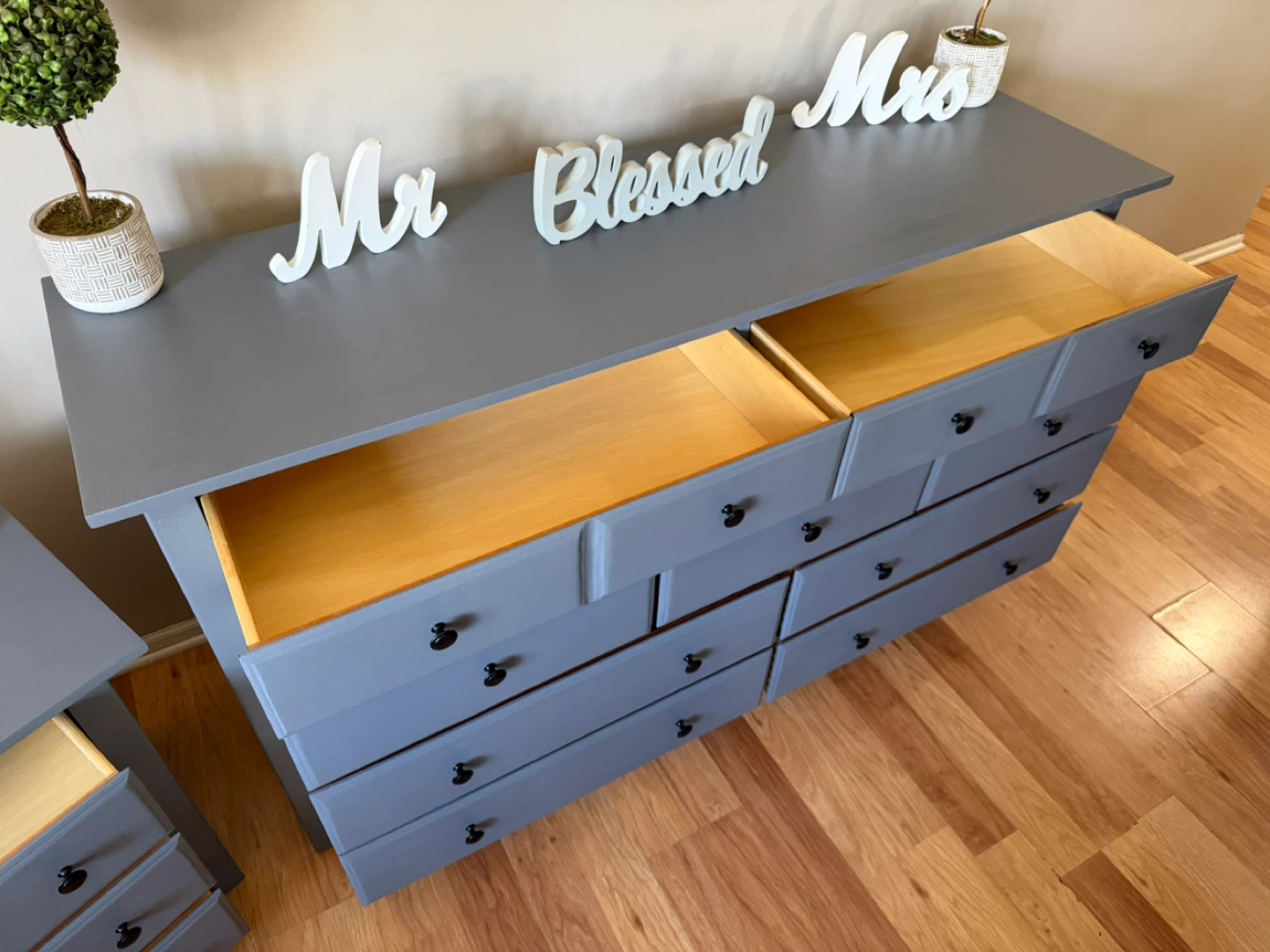 ✨🩶Gorgeous solid dresser & nightstand🩶✨ - photo 5