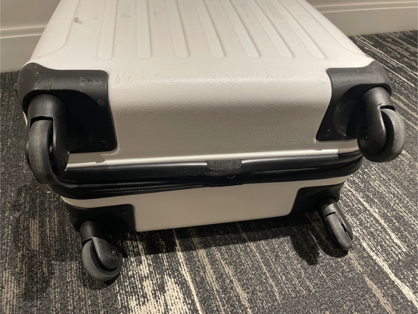 24” Medium Griffinland Luggage FK1037-1 White - photo 4