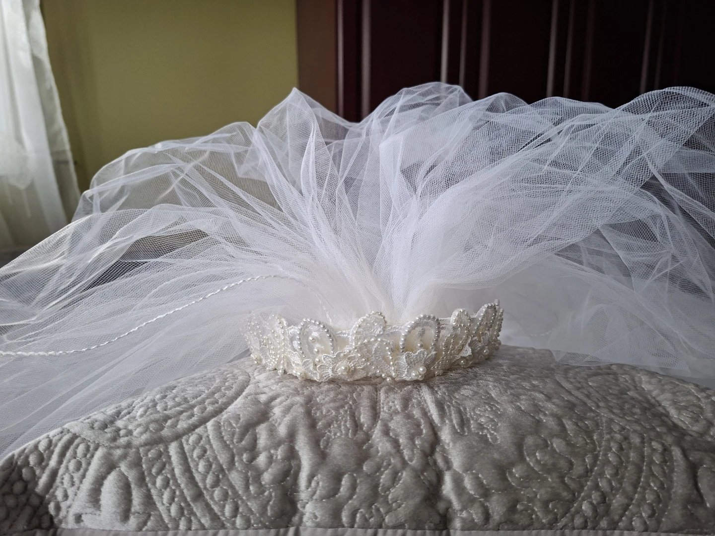 Wedding Dress with Veil and Tiara - photo 3
