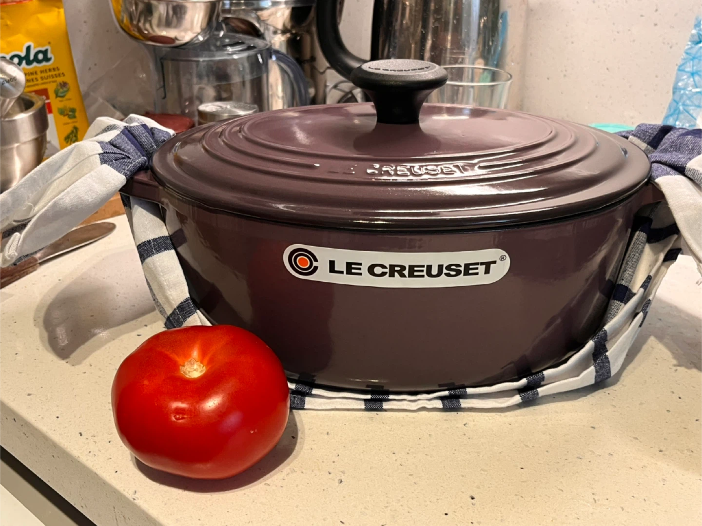 La Creuset Oval Dutch Oven – Cassis – 29 cm / 4.7 L (5 QT).New