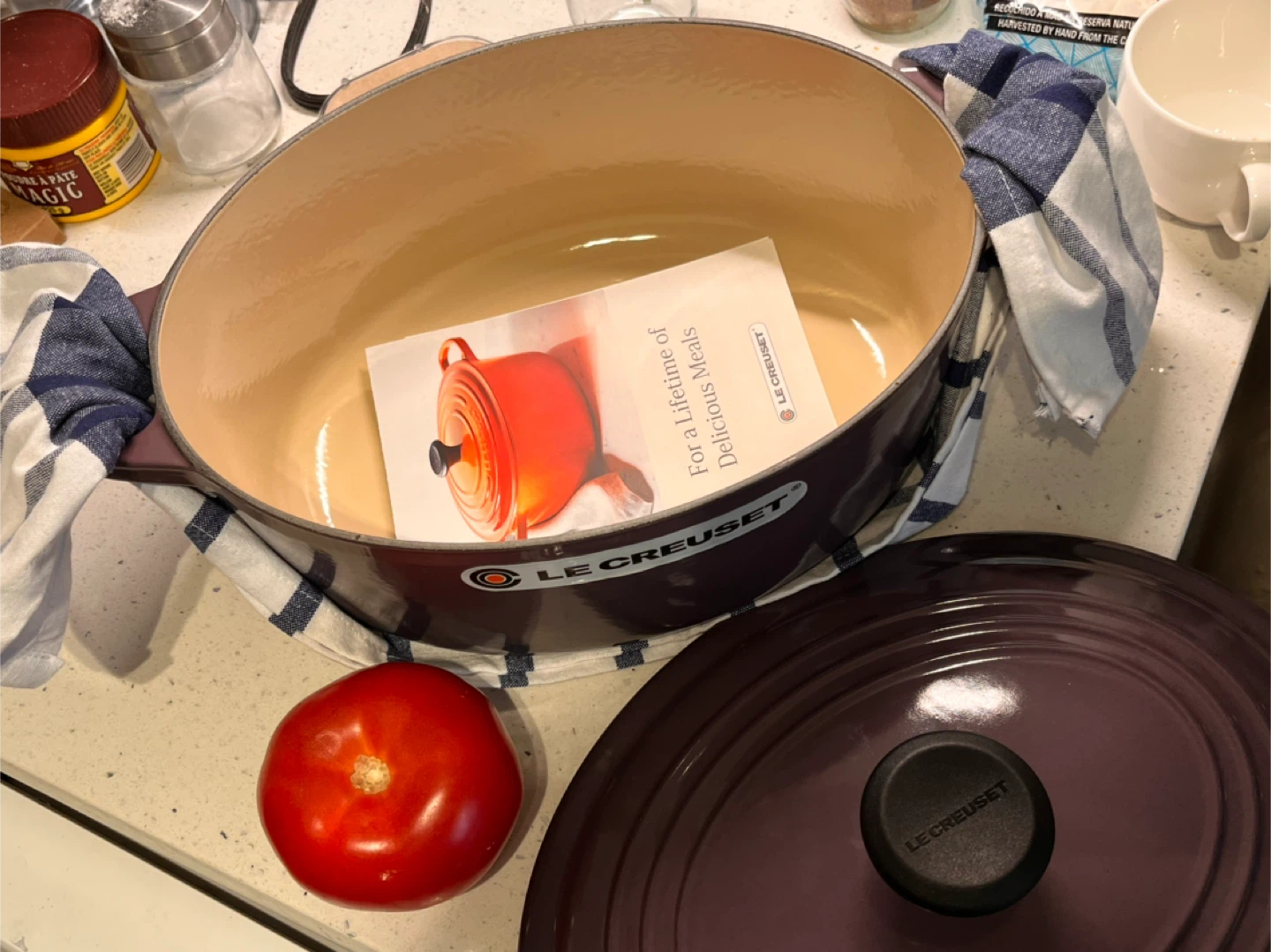 La Creuset Oval Dutch Oven – Cassis – 29 cm / 4.7 L (5 QT).New - photo 3