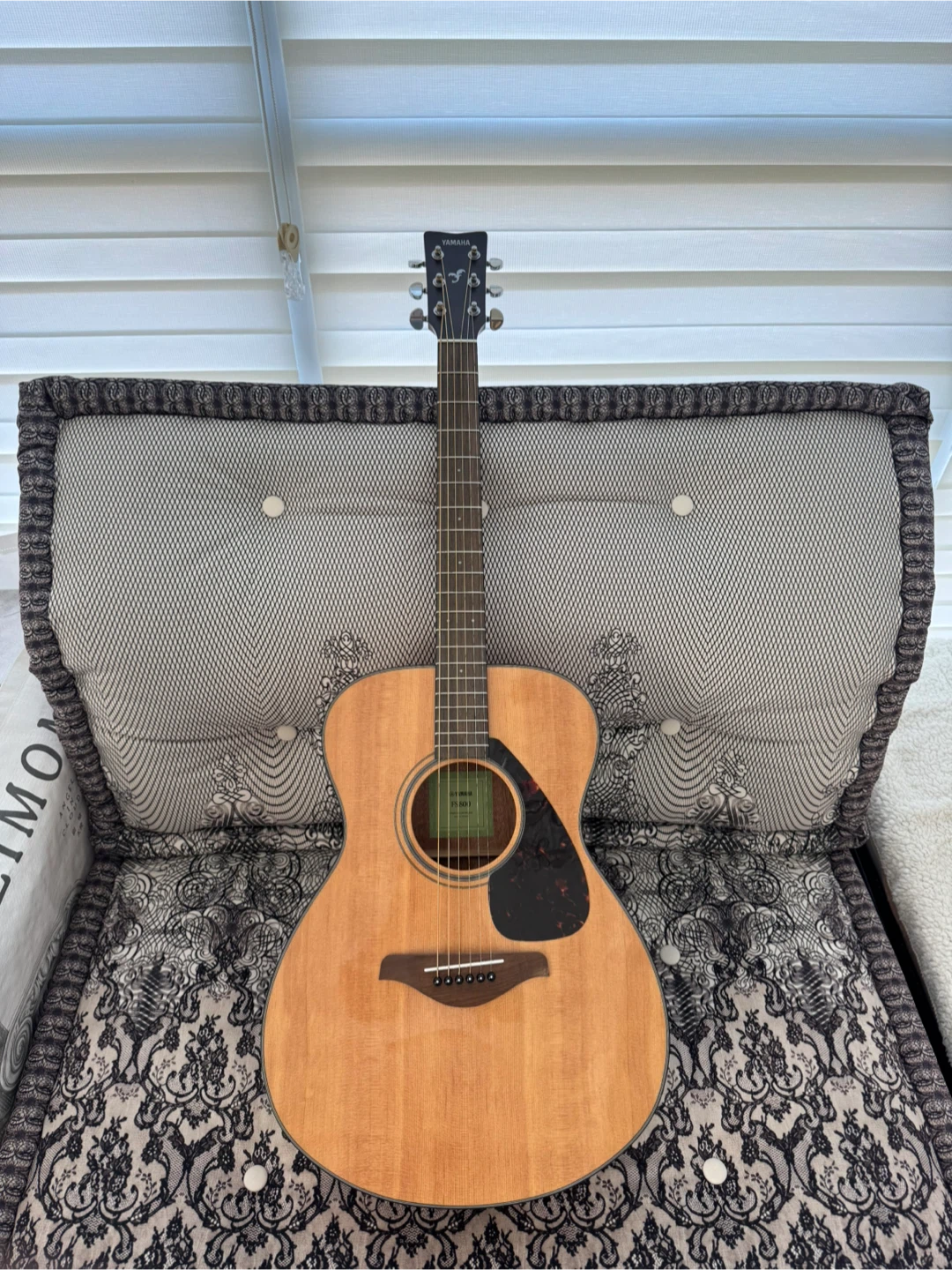 Yamaha FS800 Small Acoustic Guitar