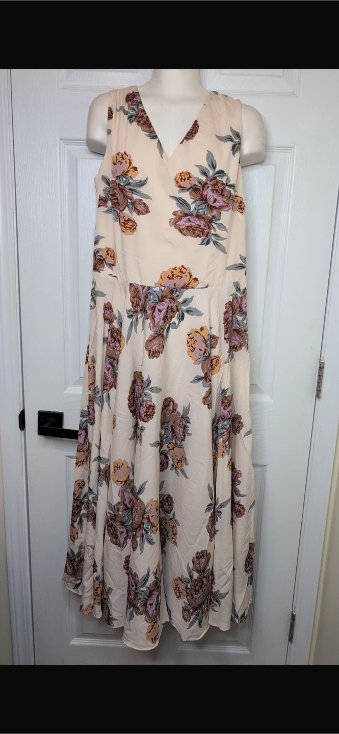NEW! RARE LONDON Floral V-Neck Flared Midi Dress - photo 4