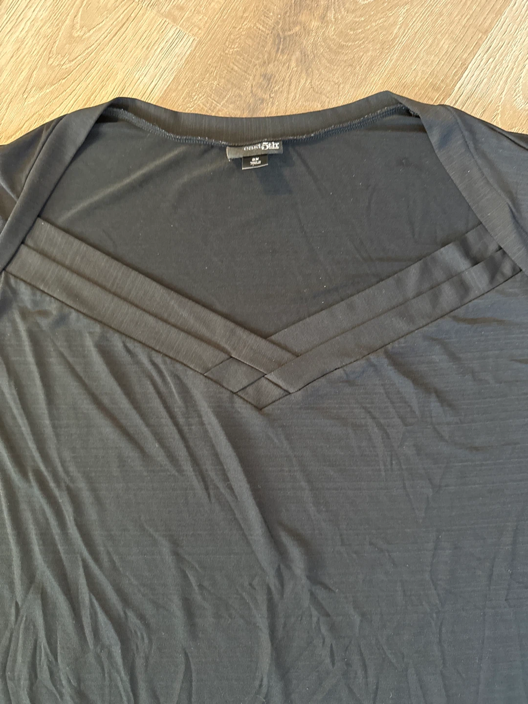 East 5th Woman Black 3X V-Neck Top - photo 2