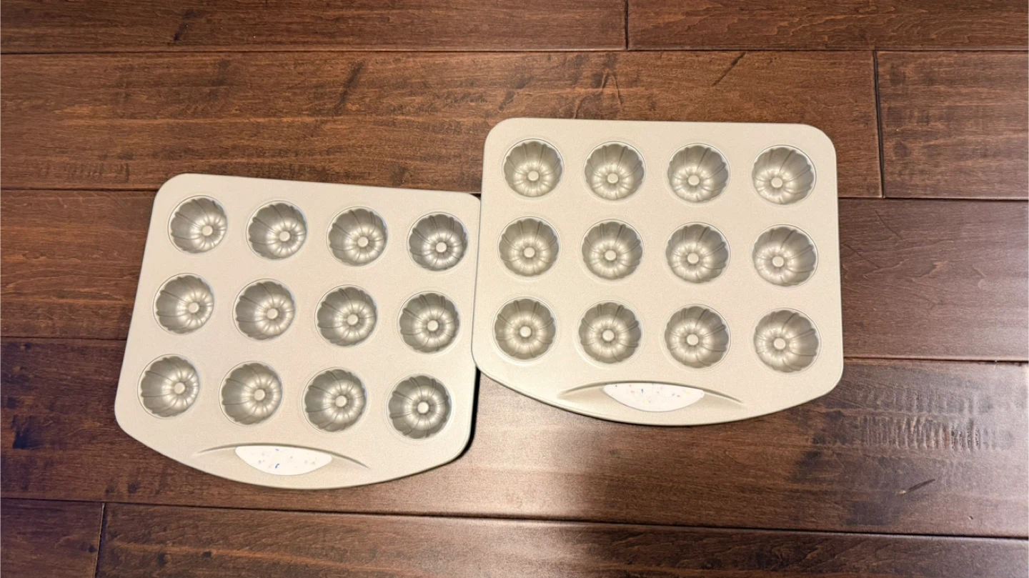 Lot of Microfiber Dish Drying Mats Set of 3 & bakeware - photo 2
