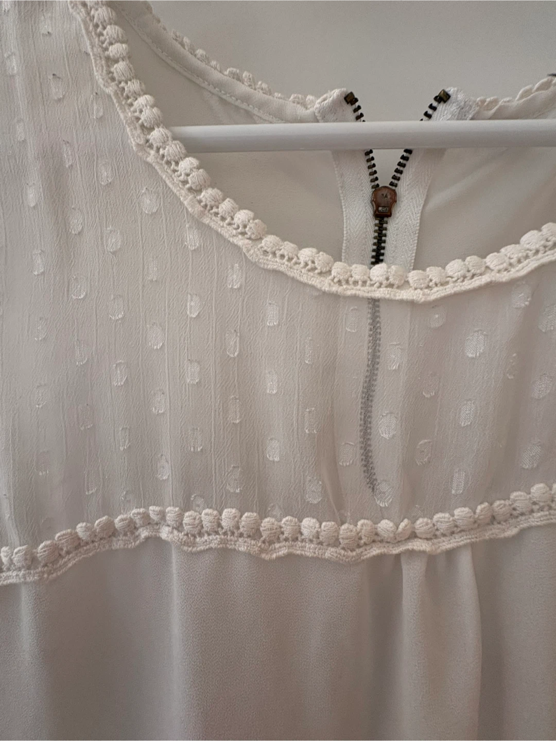 White Sleeveless Top with Lace Trim - photo 2
