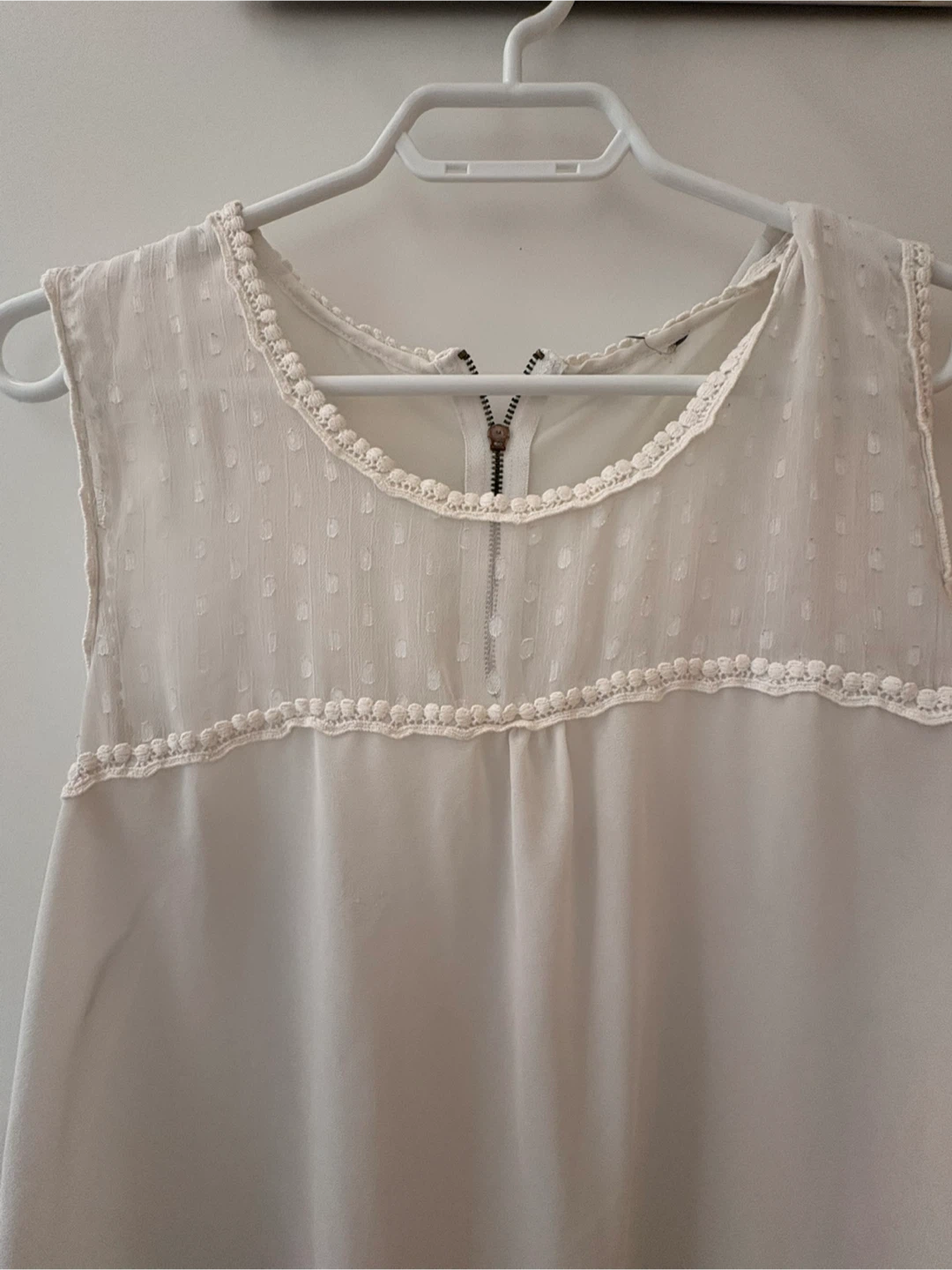 White Sleeveless Top with Lace Trim - photo 3