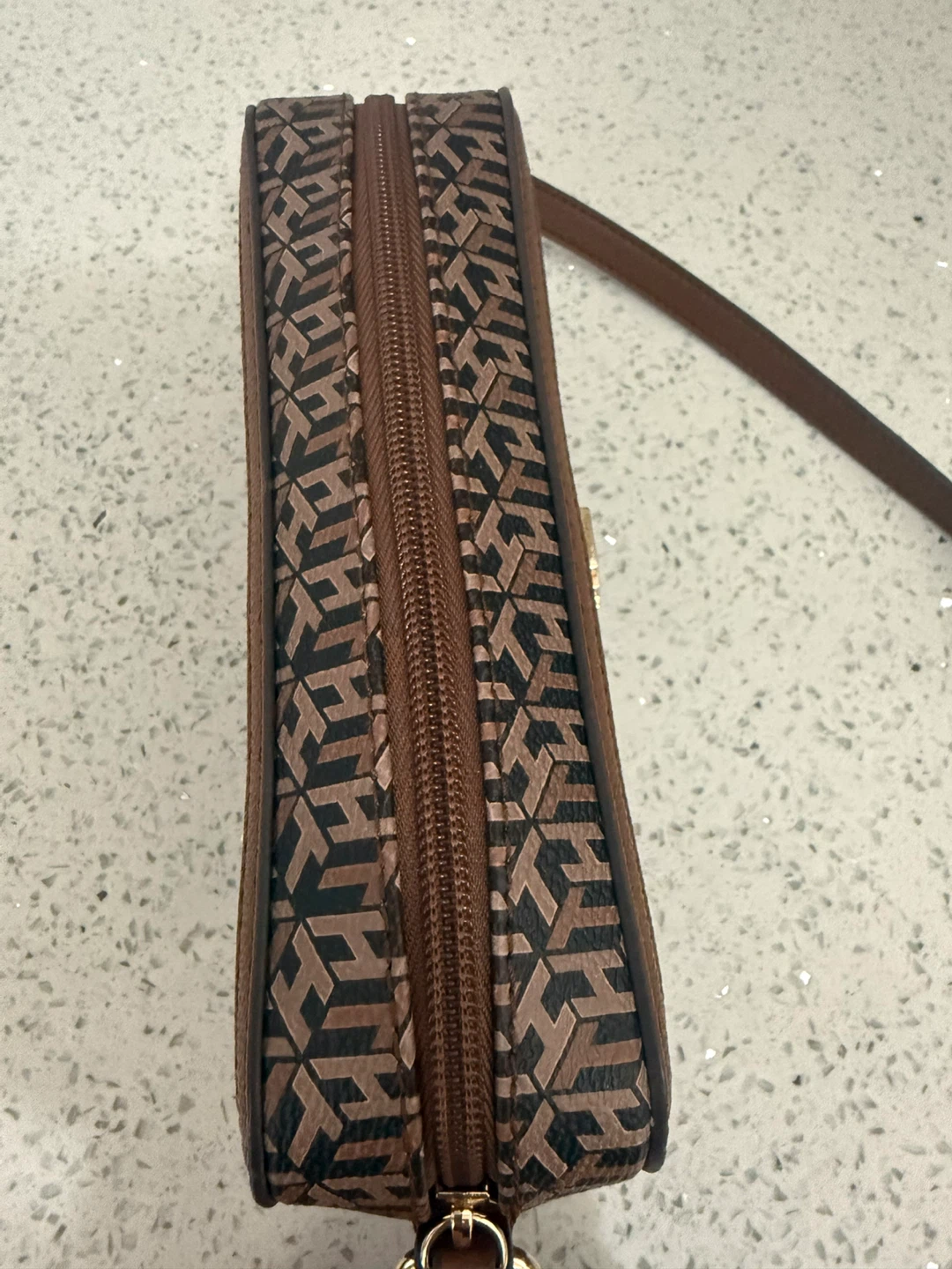 Tommy Hilfiger Monogram Camera Bag - photo 4